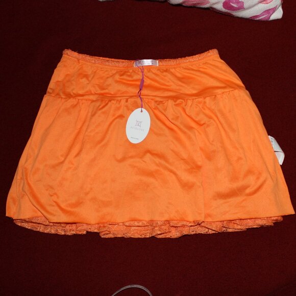 Lace Ruffled Mini Skirt Medium - Picture 7 of 12